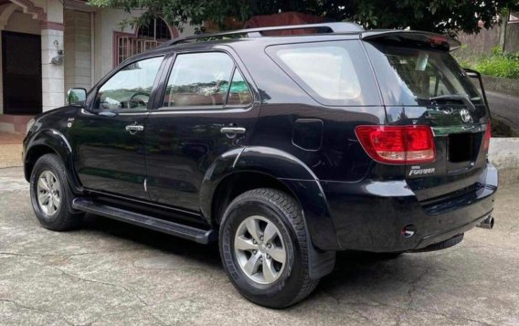 White Toyota Fortuner 2005 for sale in Pasay-4