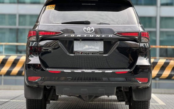 2017 Toyota Fortuner  2.4 V Diesel 4x2 AT in Makati, Metro Manila-10
