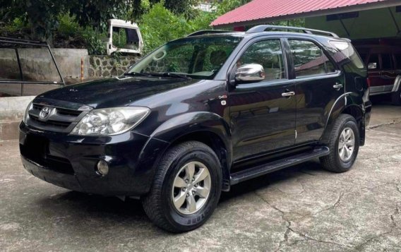 White Toyota Fortuner 2005 for sale in Pasay-5