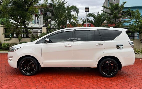 2017 Toyota Innova  2.8 V Diesel AT in Manila, Metro Manila-8