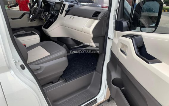 2020 Toyota Hiace  GL Grandia 3.0 A/T 2-Tone in Manila, Metro Manila-11