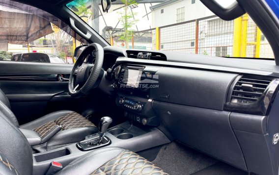 2020 Toyota Hilux Conquest 2.4 4x2 AT in Makati, Metro Manila-3