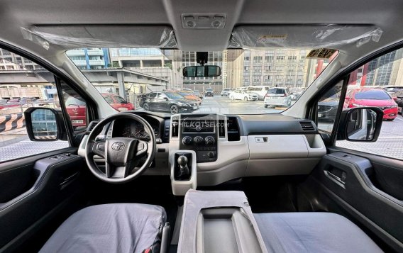 2020 Toyota Hiace  Commuter Deluxe in Makati, Metro Manila-10