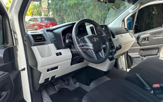 2023 Toyota Hiace  Commuter Deluxe in Manila, Metro Manila-18