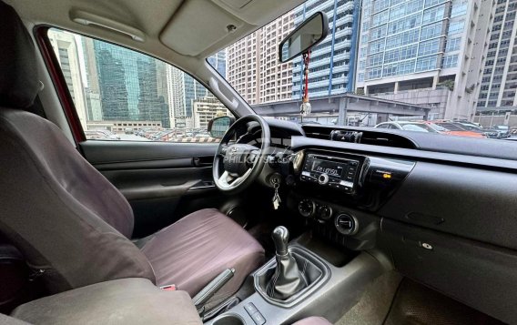 2019 Toyota Hilux  2.4 E DSL 4x2 M/T in Makati, Metro Manila-15