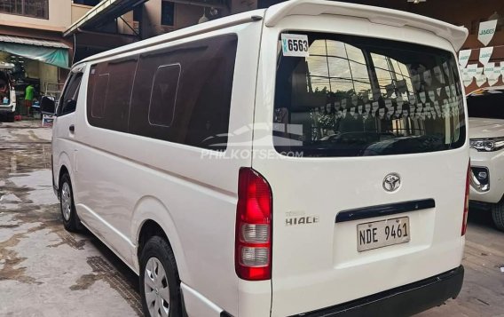 2017 Toyota Hiace  Commuter 3.0 M/T in Quezon City, Metro Manila-3