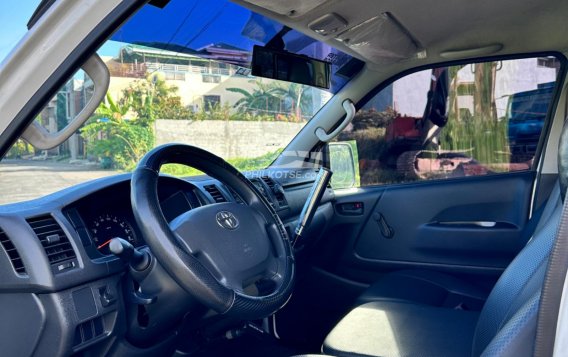 2020 Toyota Hiace  Commuter 3.0 M/T in Las Piñas, Metro Manila-6