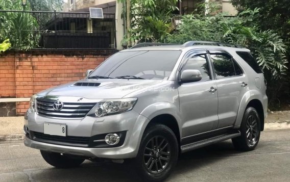 2015 Toyota Fortuner  2.4 V Diesel 4x2 AT in Manila, Metro Manila-8