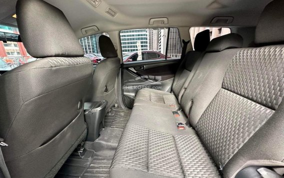 2020 Toyota Innova  2.8 E Diesel AT in Makati, Metro Manila-10