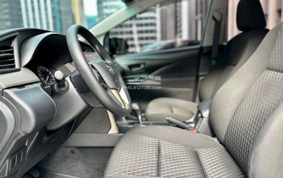 2020 Toyota Innova  2.8 E Diesel AT in Makati, Metro Manila-13