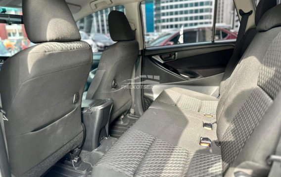 2020 Toyota Innova  2.8 E Diesel AT in Makati, Metro Manila-17