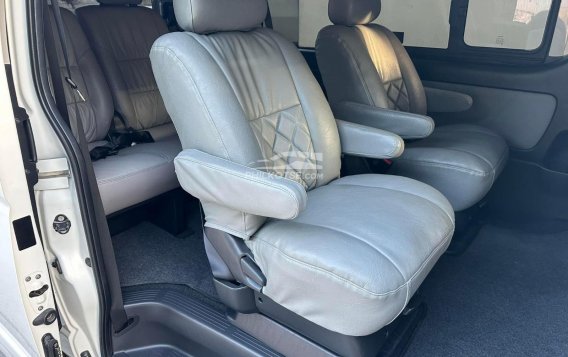 2019 Toyota Hiace  Super Grandia (Leather) 2.5 A/T 2-Tone in Manila, Metro Manila-14
