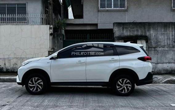 2022 Toyota Rush  1.5 E MT in Quezon City, Metro Manila-3