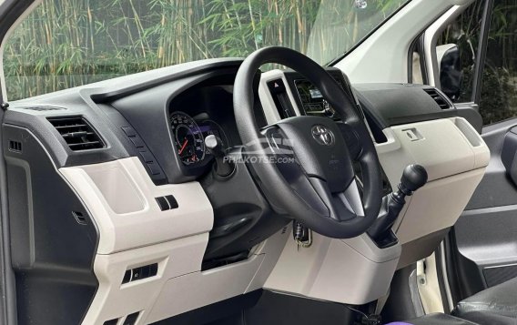 2021 Toyota Hiace  Commuter Deluxe in Manila, Metro Manila-8