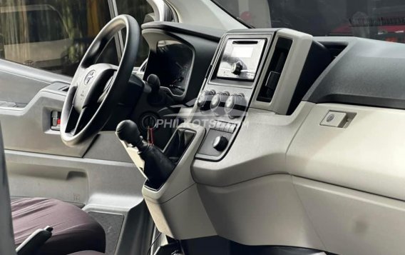 2021 Toyota Hiace  Commuter Deluxe in Manila, Metro Manila-6