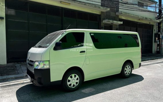2022 Toyota Hiace  Commuter 3.0 M/T in Quezon City, Metro Manila-6