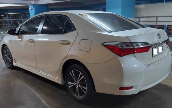 Pearl White Toyota Corolla altis 2018 for sale in Mariveles-4