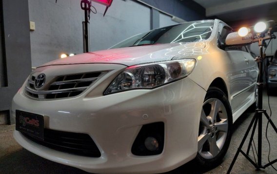 Sell Pearl White 2013 Toyota Altis in Manila-2