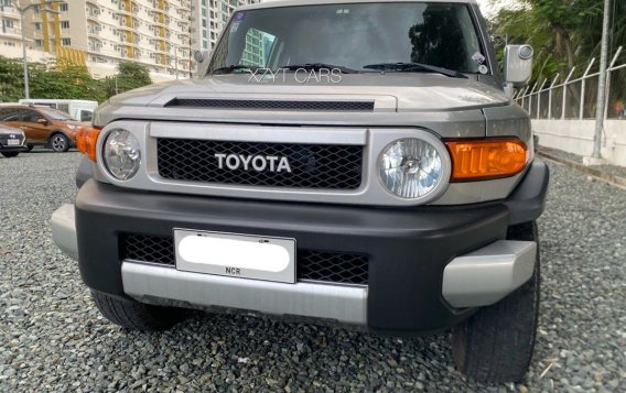 White Toyota Fj Cruiser 2010 for sale in 