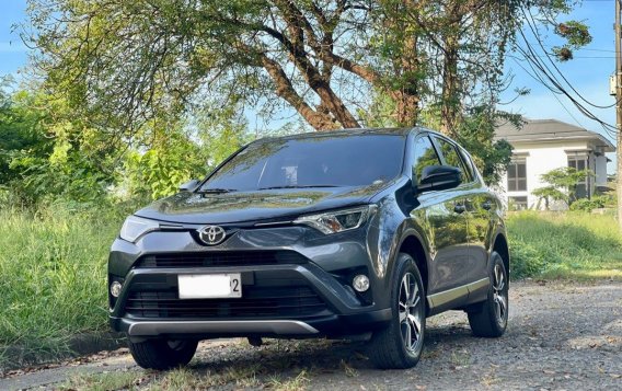 White Toyota Rav4 2017 for sale in Automatic-4