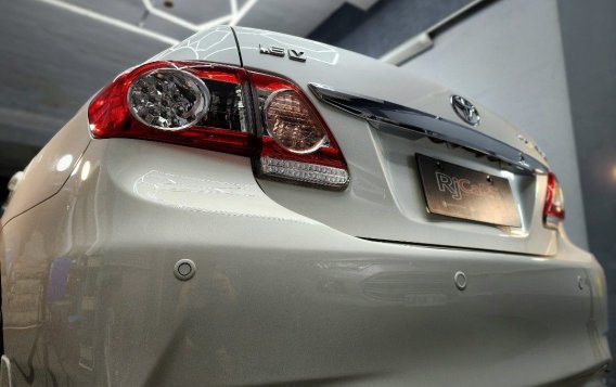Sell Pearl White 2013 Toyota Altis in Manila-4