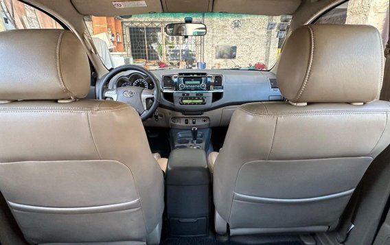 White Toyota Fortuner 2012 for sale in Quezon City-3