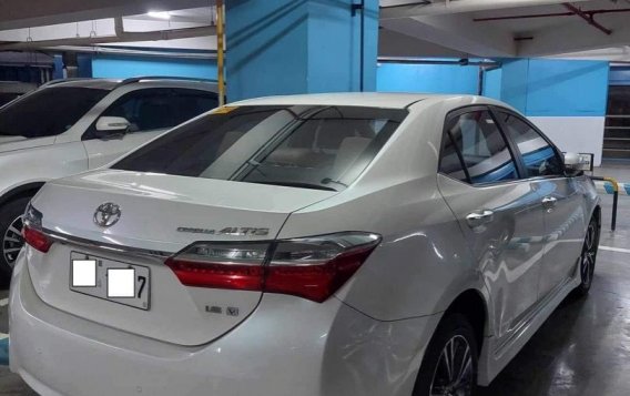 Pearl White Toyota Corolla altis 2018 for sale in Mariveles-6