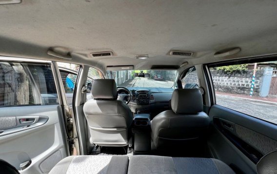 White Toyota Innova 2011 for sale in -4