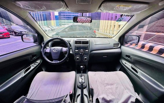 Selling White Toyota Avanza 2016 in Makati-6