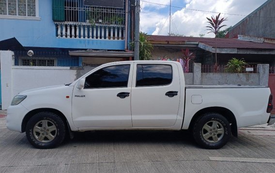 White Toyota Hilux 2013 for sale in Quezon City-8