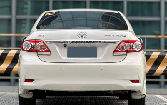 Selling White Toyota Altis 2013 in Makati-9