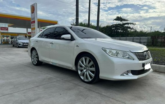 White Toyota Camry 2015 for sale in -2
