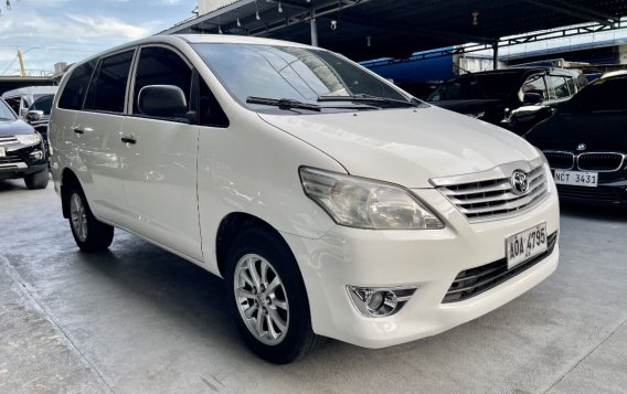 White Toyota Innova 2014 for sale in Las Piñas-1