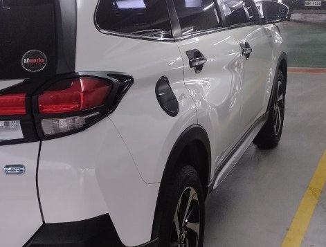 White Toyota Rush 2018 for sale in Automatic-9