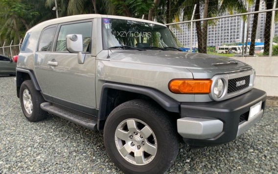 White Toyota Fj Cruiser 2010 for sale in -2