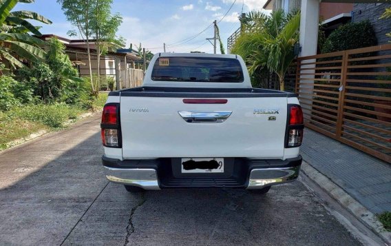 White Toyota Hilux 2017 for sale in Manila-1