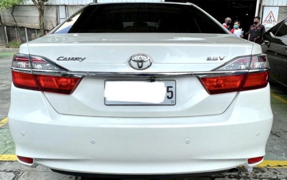 Pearl White Toyota Camry 2017 for sale in Pasig-2