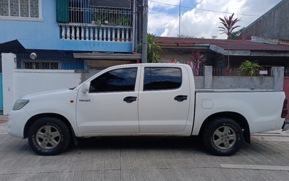 White Toyota Hilux 2013 for sale in Quezon City-7