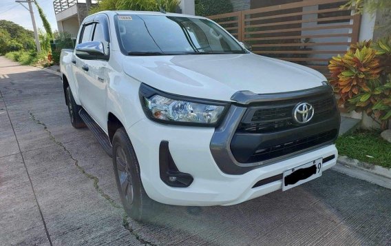 White Toyota Hilux 2017 for sale in Manila-2