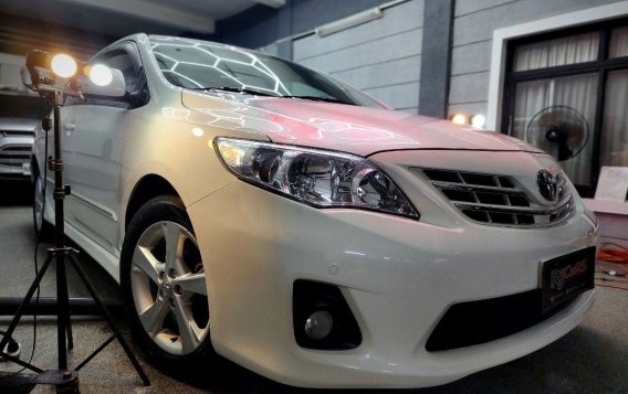 Sell Pearl White 2013 Toyota Altis in Manila-1