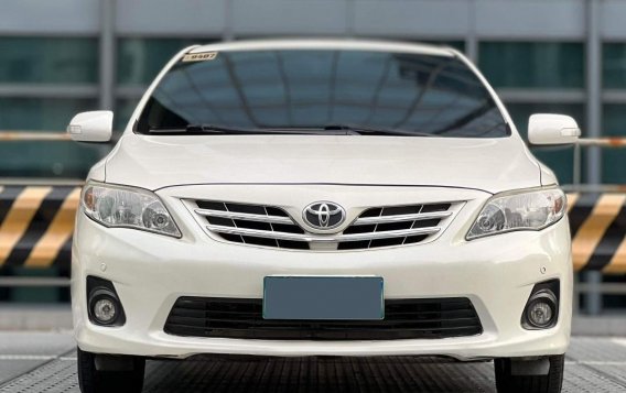 Selling White Toyota Altis 2013 in Makati-1