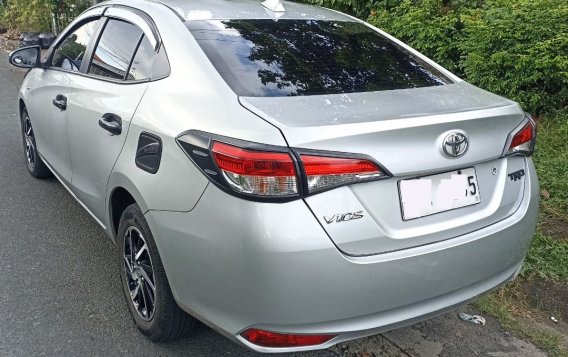 Selling White Toyota Vios 2018 in Quezon City-3