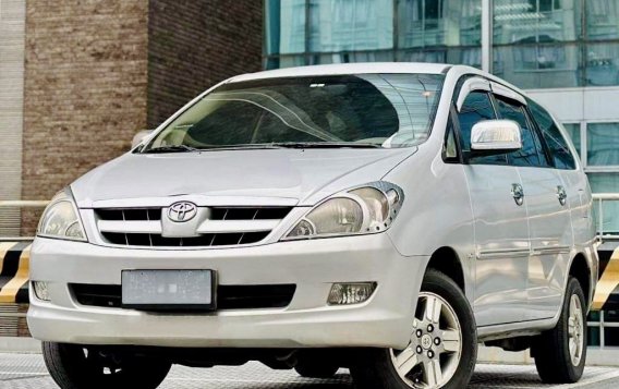 White Toyota Innova 2005 for sale in -2