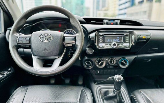 White Toyota Hilux 2019 for sale in Makati-3
