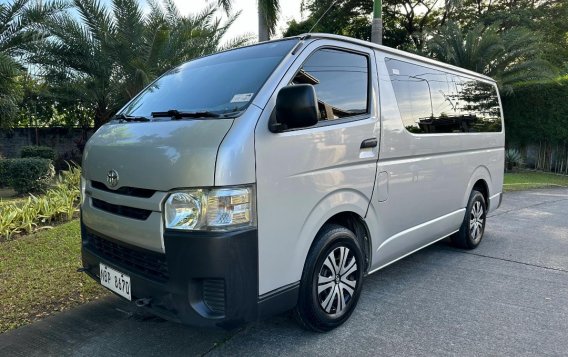 Selling White Toyota Hiace 2018 in Las Piñas-1