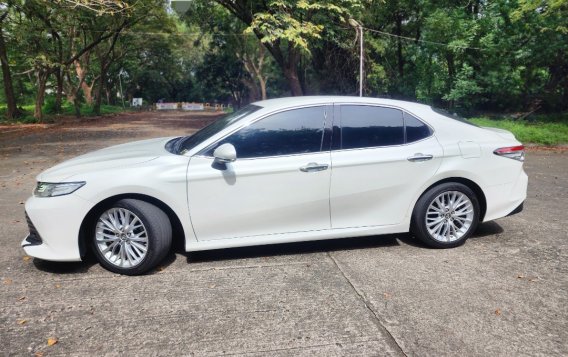 White Toyota Camry 2019 for sale in -3