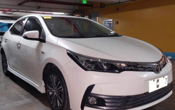 Pearl White Toyota Corolla altis 2018 for sale in Mariveles-3