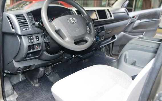 White Toyota Hiace 2018 for sale in Pasig-7