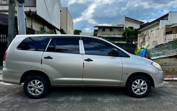 White Toyota Innova 2011 for sale in -1