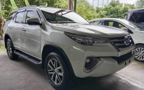 Pearl White Toyota Fortuner 2019 for sale in Pasig-2